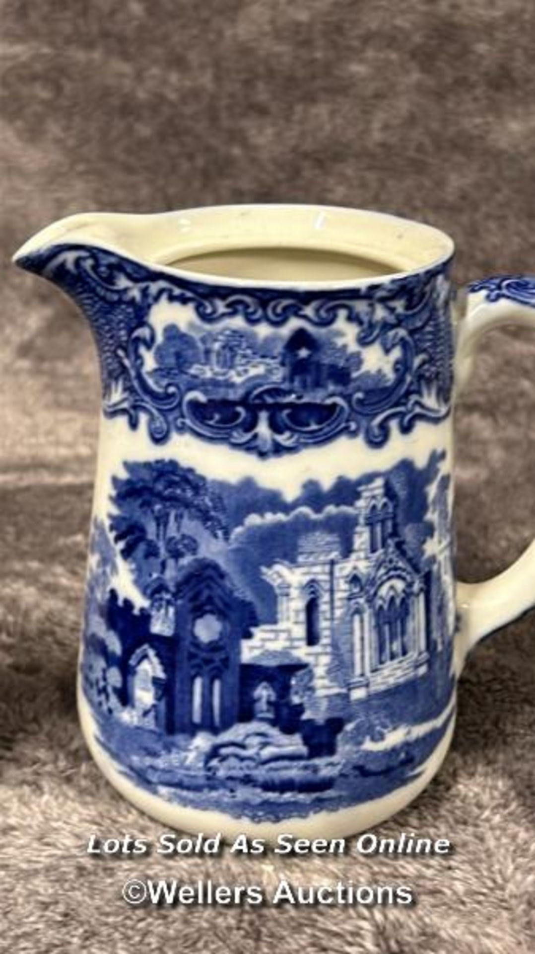 Assorted blue & white porcelain including a Delfts plate and German figurine / AN12 - Image 9 of 14