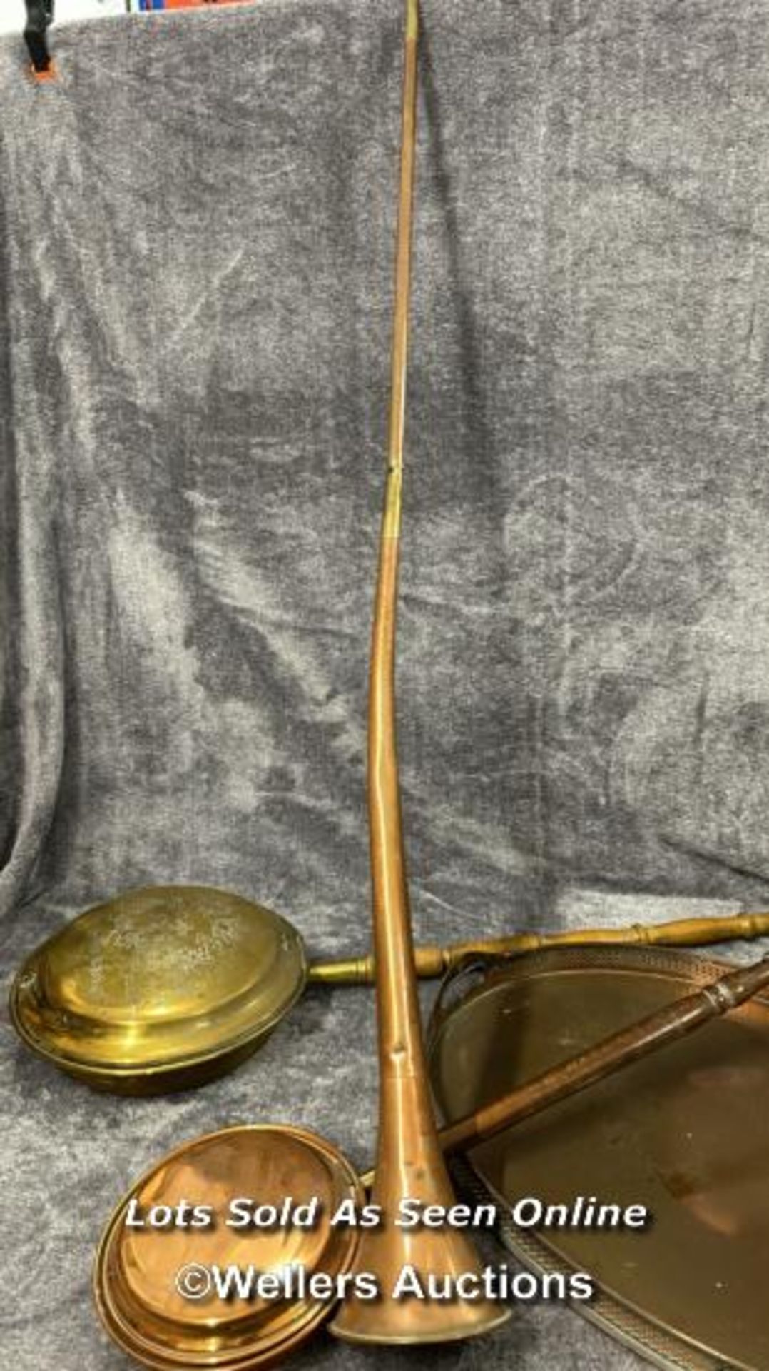 Assorted copper & brass ware including hunting horn, large tray (61.5cm wide), pot and two bed - Image 3 of 10