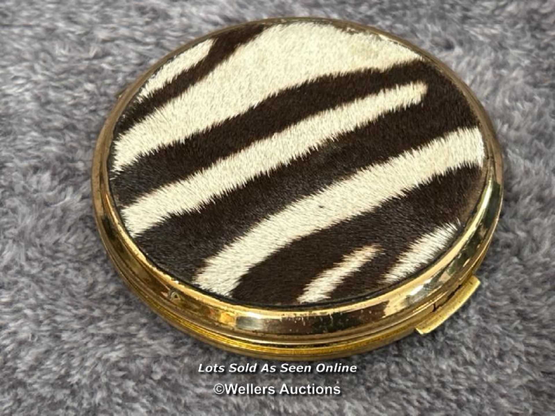 Vintage Zebra skin box, wallet and Stratton compact with one other animal skin box (probably - Image 5 of 7
