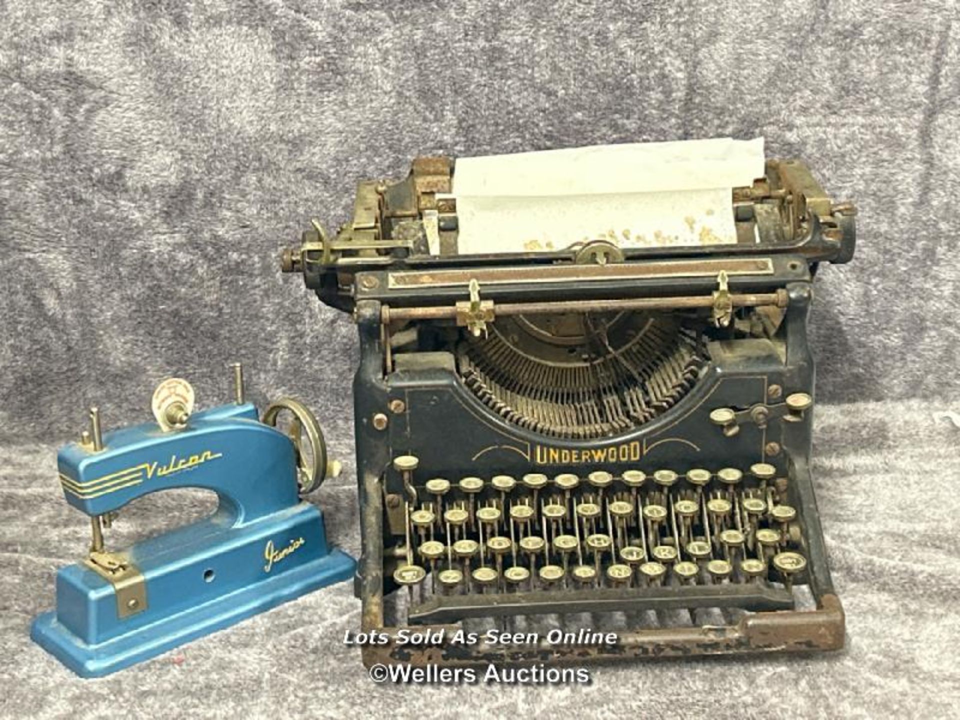 Vintage Underwood typewriter and Vulcan mini sewing machine / AN25