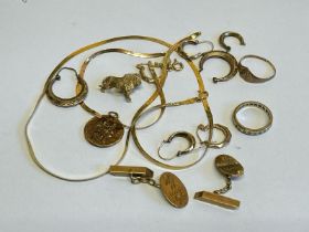 9ct gold assorted items, comprising a lion charm, cufflinks, heart shaped signet ring, loop