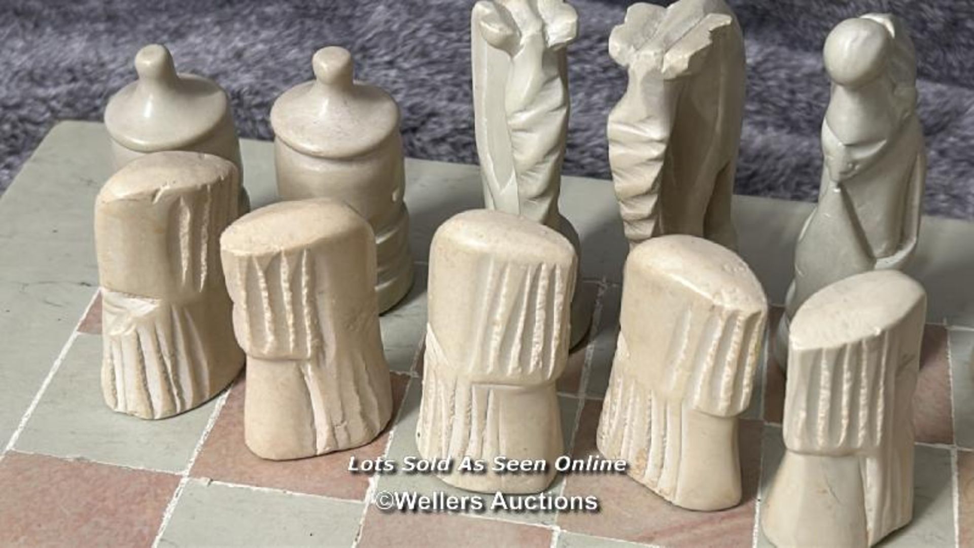 Soapstone chess set, board is 36cm square, complete / AN3 - Image 6 of 6