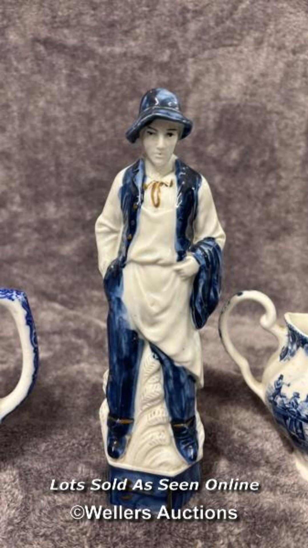 Assorted blue & white porcelain including a Delfts plate and German figurine / AN12 - Bild 4 aus 14