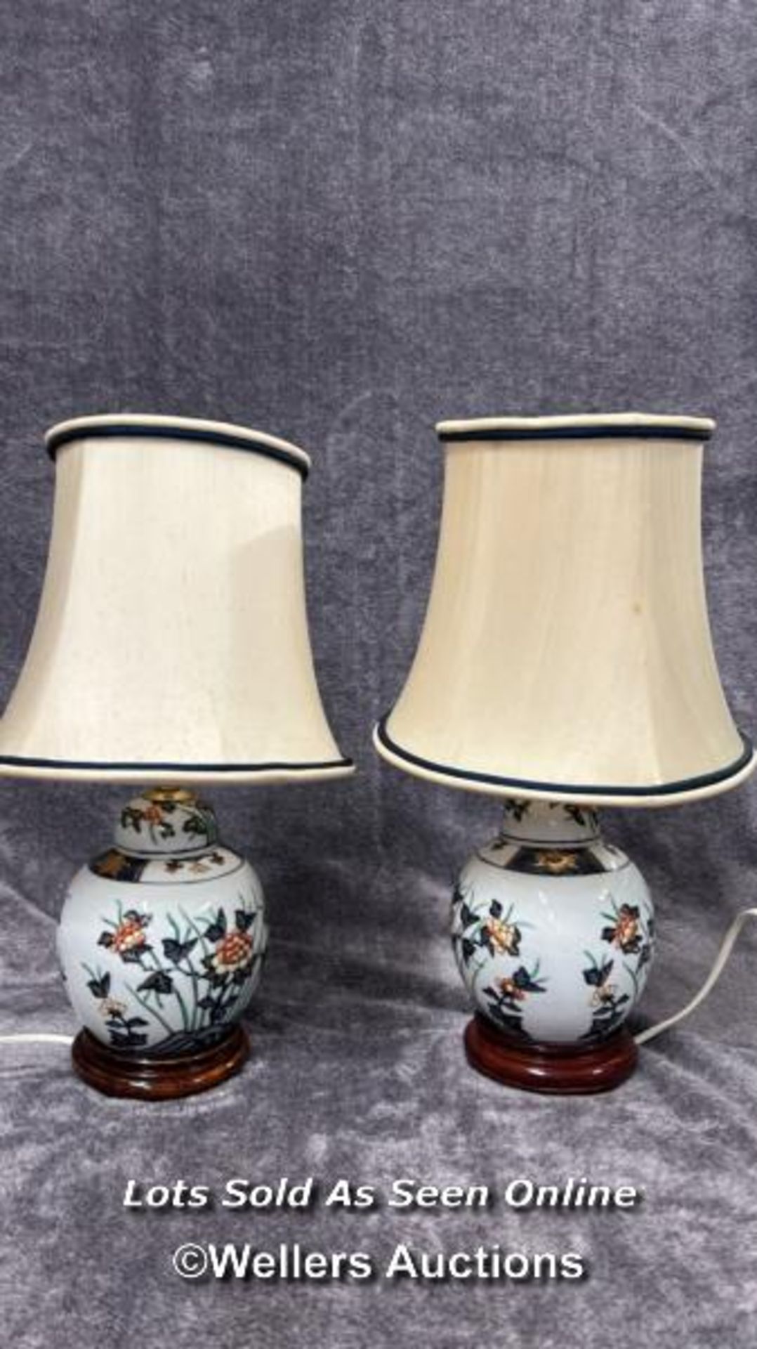 Pair of ceramic table laps, decorated with flowers on wooden base with lamp shades, both need plugs, - Image 4 of 4