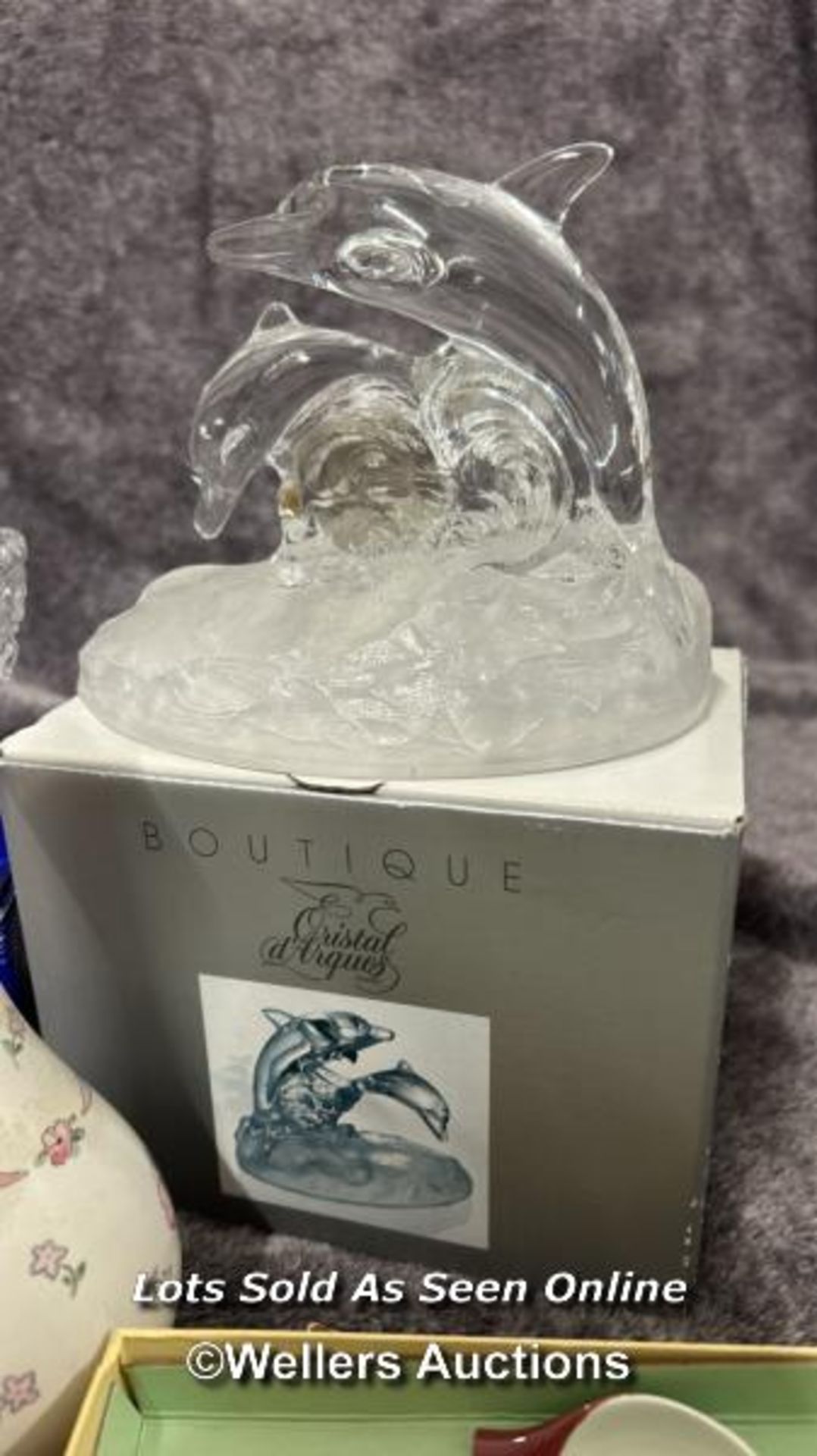 Assorted items including boxed Boutique crystal dolphins, Clarendon crystal footed dish, H. Samuel - Image 2 of 11