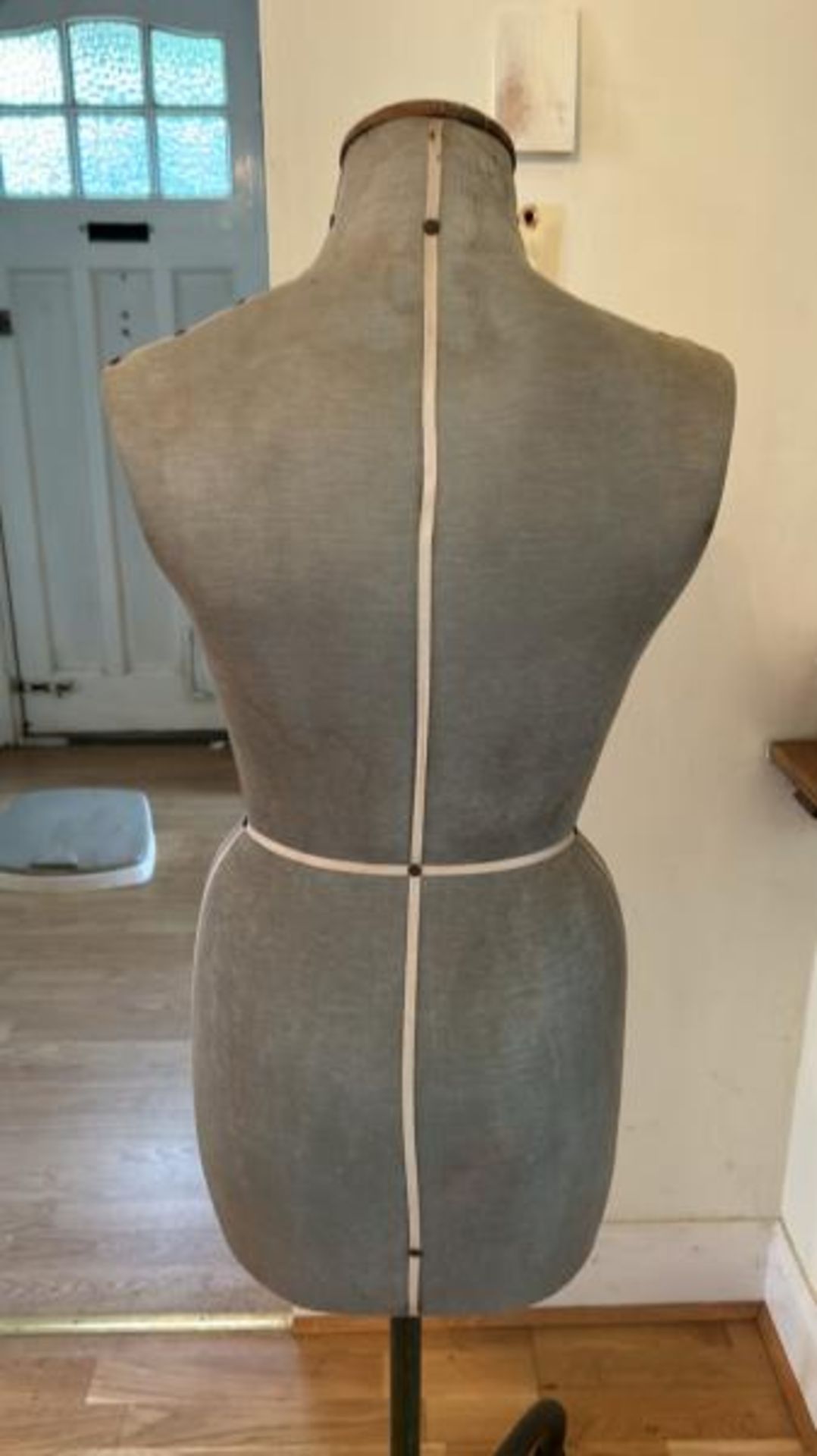 Vintage Singer dress makers mannequin (collection from private residence in Weybridge, Surrey) - Bild 5 aus 6