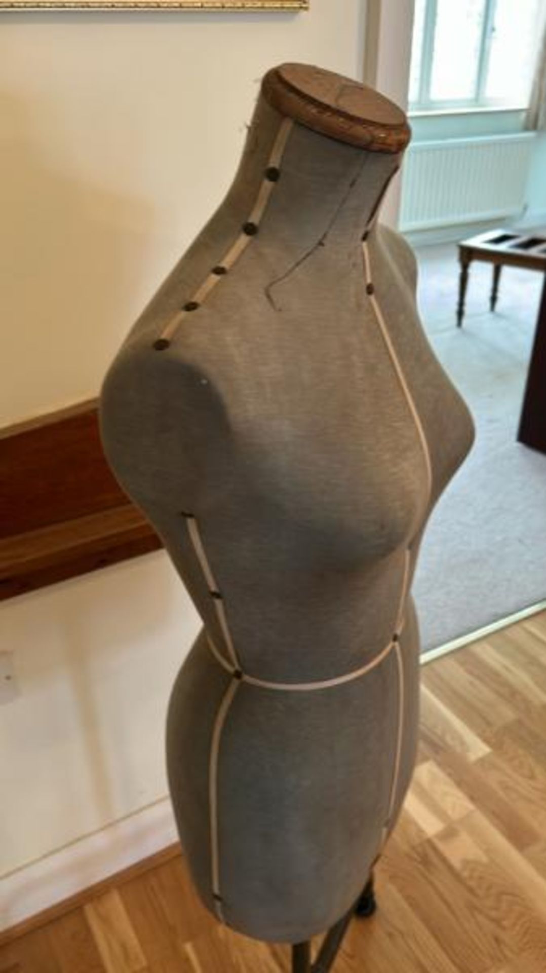Vintage Singer dress makers mannequin (collection from private residence in Weybridge, Surrey) - Bild 2 aus 6