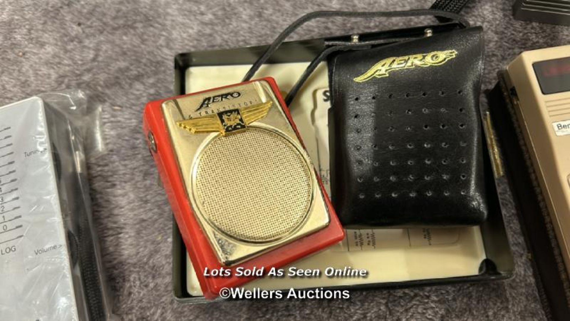 Assorted unboxed vintage electricals including Benkson radios, Aero 6 transister, Dixons radio, - Image 9 of 17