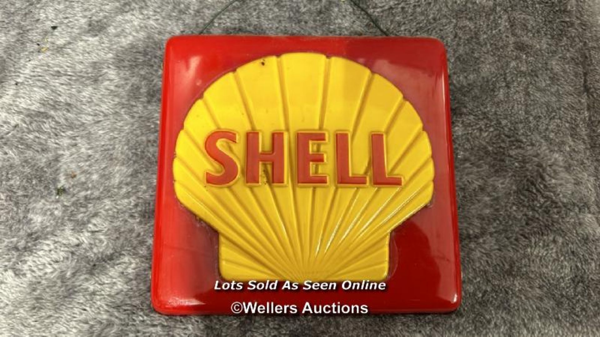 Cast iron Shell sign, 29cm long with a small plastic Shell sign / AN23 - Image 4 of 5