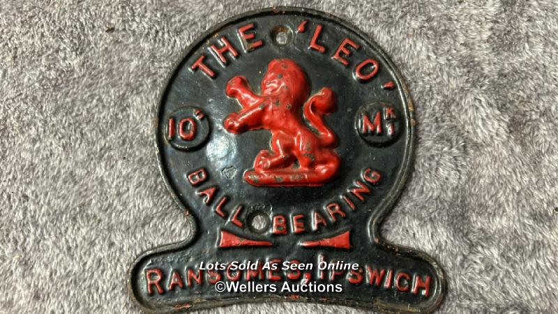Small cast iron sign 'The Leo Ball Bearing' 13cm wide with a Pooley 2LB weight / AN24 - Image 2 of 4