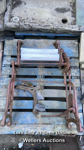 *VINTAGE MANGLE, 110CM (H)