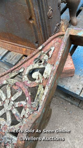 *LARGE VICTORIAN CAST IRON BRACKET, 94CM (L) X 60CM (H) - Bild 3 aus 3