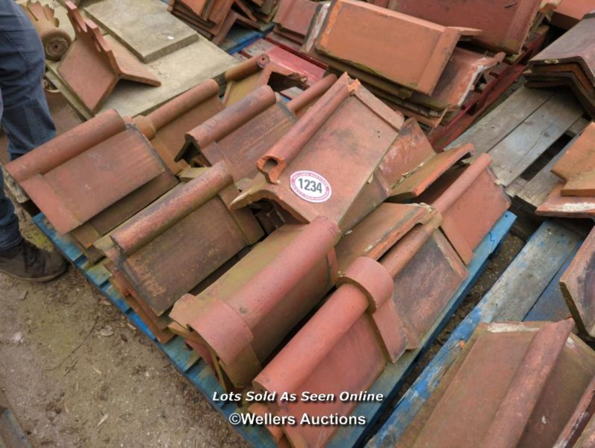 *APPROX X25 MOSTLY ROLL TOP ANGLED ROOF TILES, LARGEST 49CM (L)