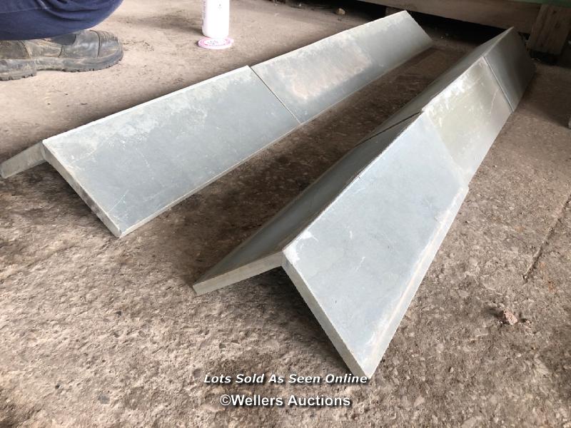 *X100 ANGLED ROOF TILES, ANGLES ARE BETWEEN 90 AND 100 DEGREES, ALL APPROX. 45CM (L) - Bild 2 aus 4
