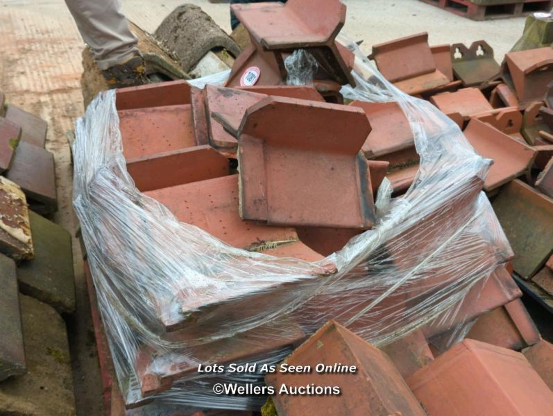 *APPROX X50 ANGLED ROOF TILES, 34CM (L)