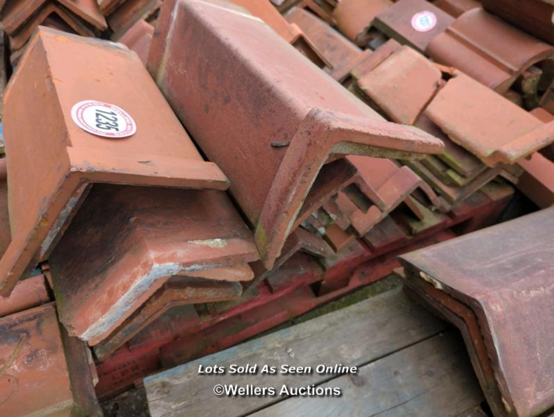*APPROX X30 ASSORTED ANGLED RIDGE TILES, LARGEST 49CM (L) - Image 2 of 2