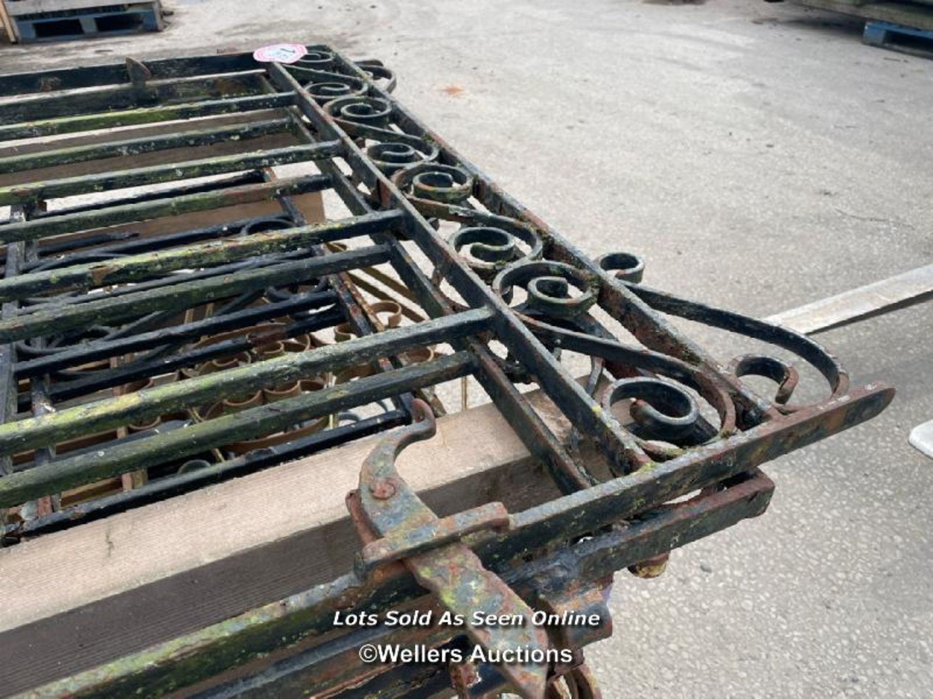 *A PAIR OF WROUGHT IRON GATES, 127CM (H) X 106.5CM (W) - Image 2 of 3