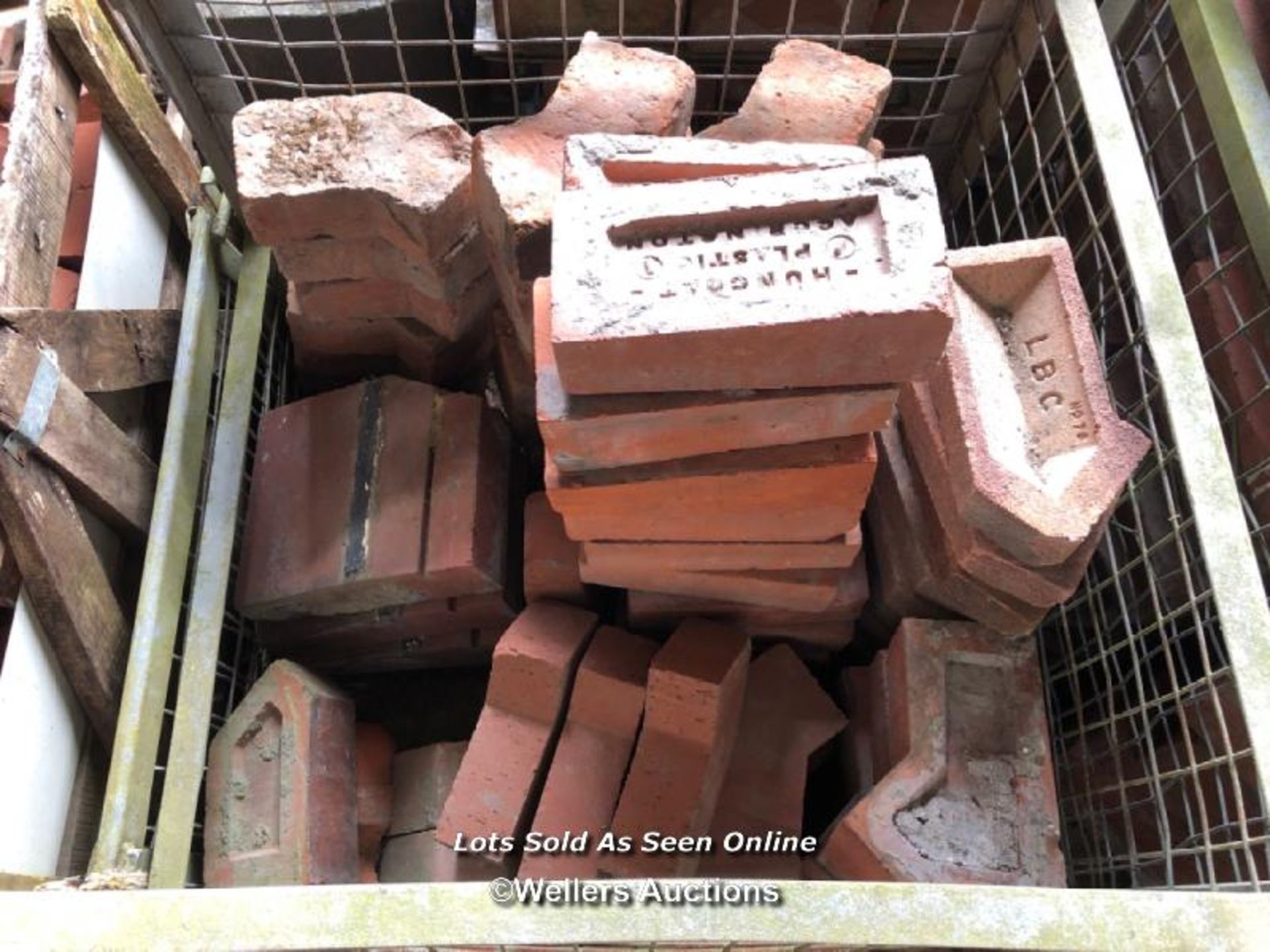 *APPROX X50 ASSORTED BRICK COPING, WINDOW BRICKS, STANDARD BRICKS, VARIOUS SIZES (DOES NOT INCLUDE