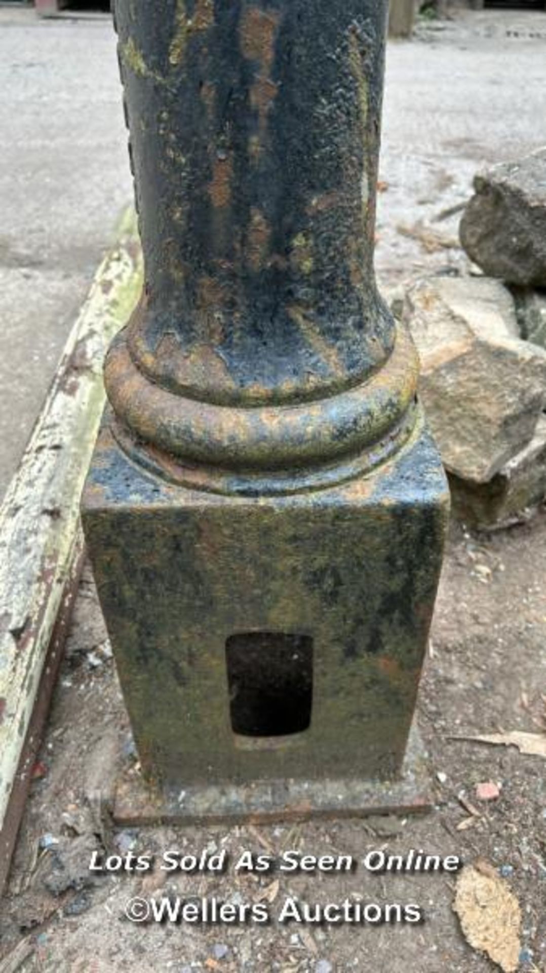 *X1 CAST IRON BOLLARD, 'BROXAP', 130CM (H) - Image 4 of 4