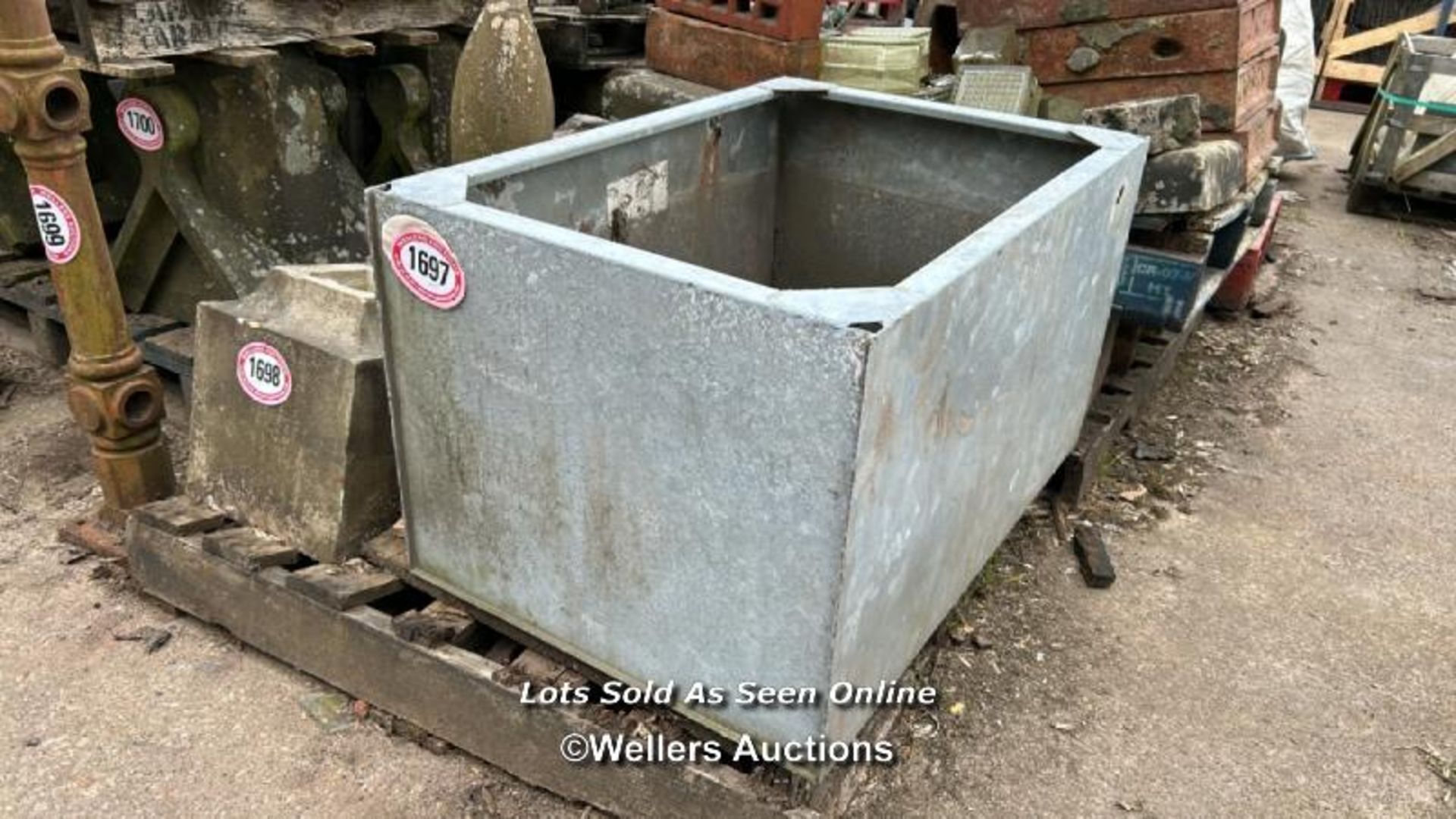 *GALVANISED WATER TANK, 51CM (H) X 89CM (L) X 61CM (W)