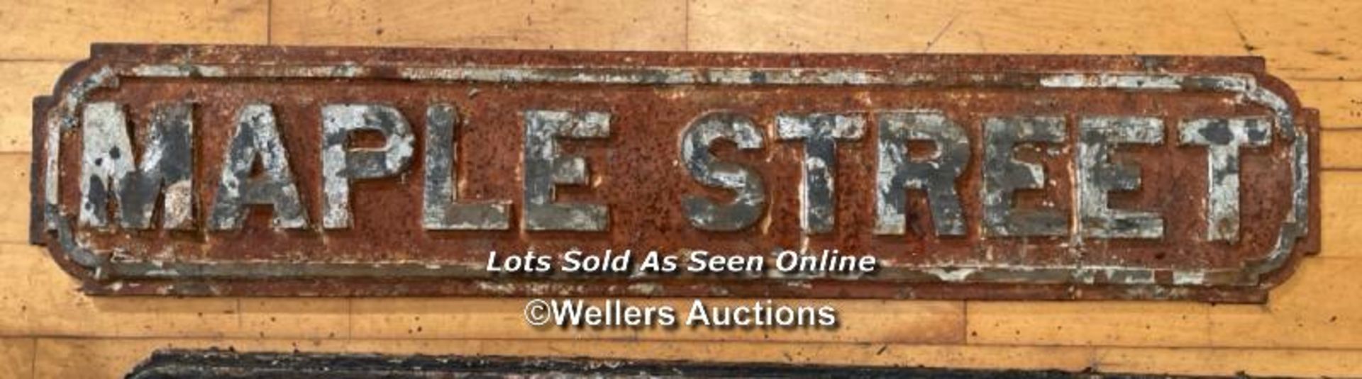 *ORIGINAL 'MAPLE STREET' CAST IRON STREET SIGN 90CM (L) X 17CM (H)