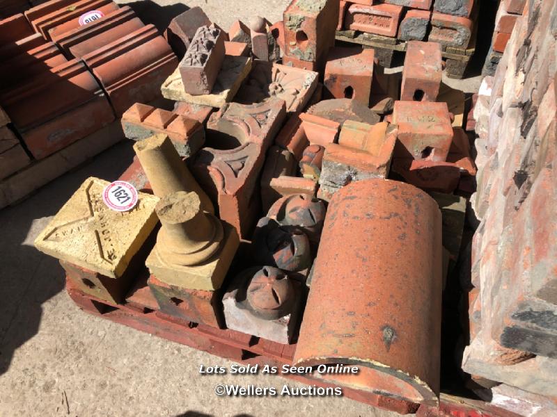 *PALLET FULL OF DECORATIVE COPING, VARIOUS STYLES