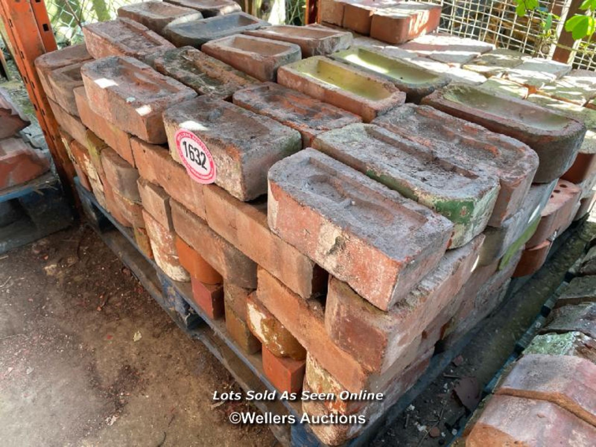 *APPROX X80 ASSORTED CURVED BRICKS, VARIOUS SIZES - Image 2 of 3