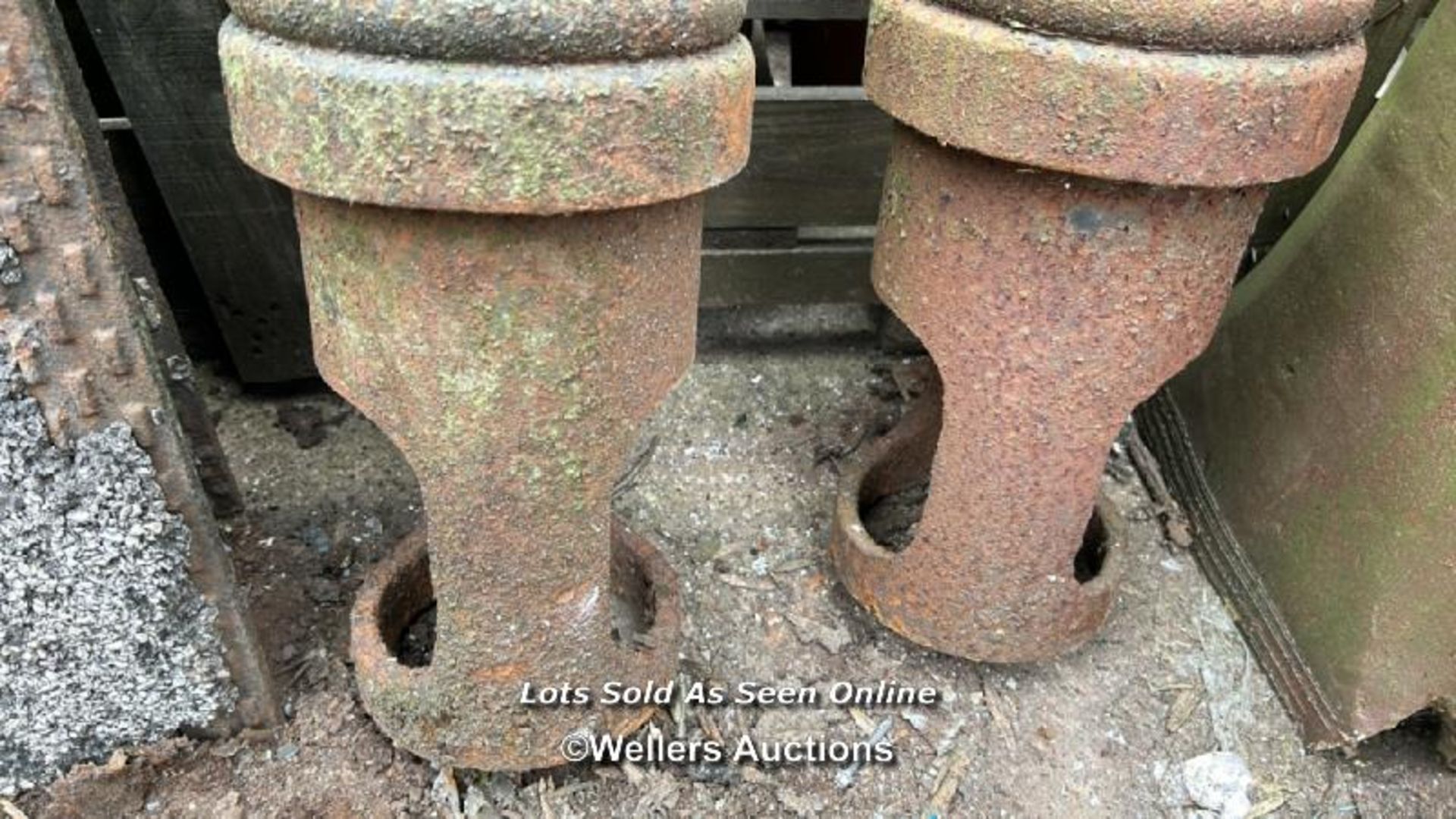 *A PAIR OF HEAVY CAST IRON BOLLARDS, 130CM (H) - Image 4 of 4