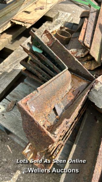 *PALLET FULL OF CAST IRON DRAINAGE SECTIONS AND GUTTERING - Image 2 of 4