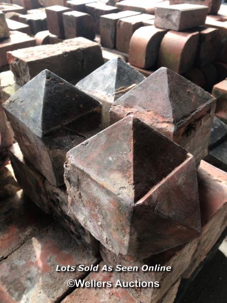 *APPROX X16 BRICK FINIALS IN PYRAMID FORM, LARGEST 25CM (H) X 11CM (W) X 11CM (D) - Bild 2 aus 3