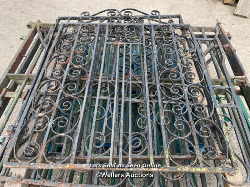 *X4 ASSORTED SIMILAR WROUGHT IRON GATES, TOP GATE IN PHOTO 107.5CM (H) X 89CM (W) - Image 4 of 5
