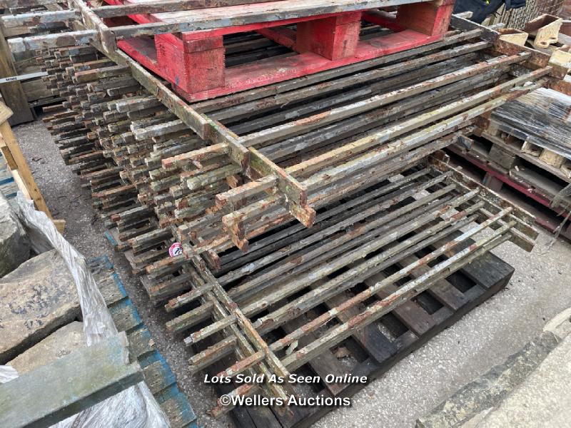 *LARGE QUANTITY OF CAST IRON RAILINGS, 90FT IN TOTAL, APPROX. 144CM (H)