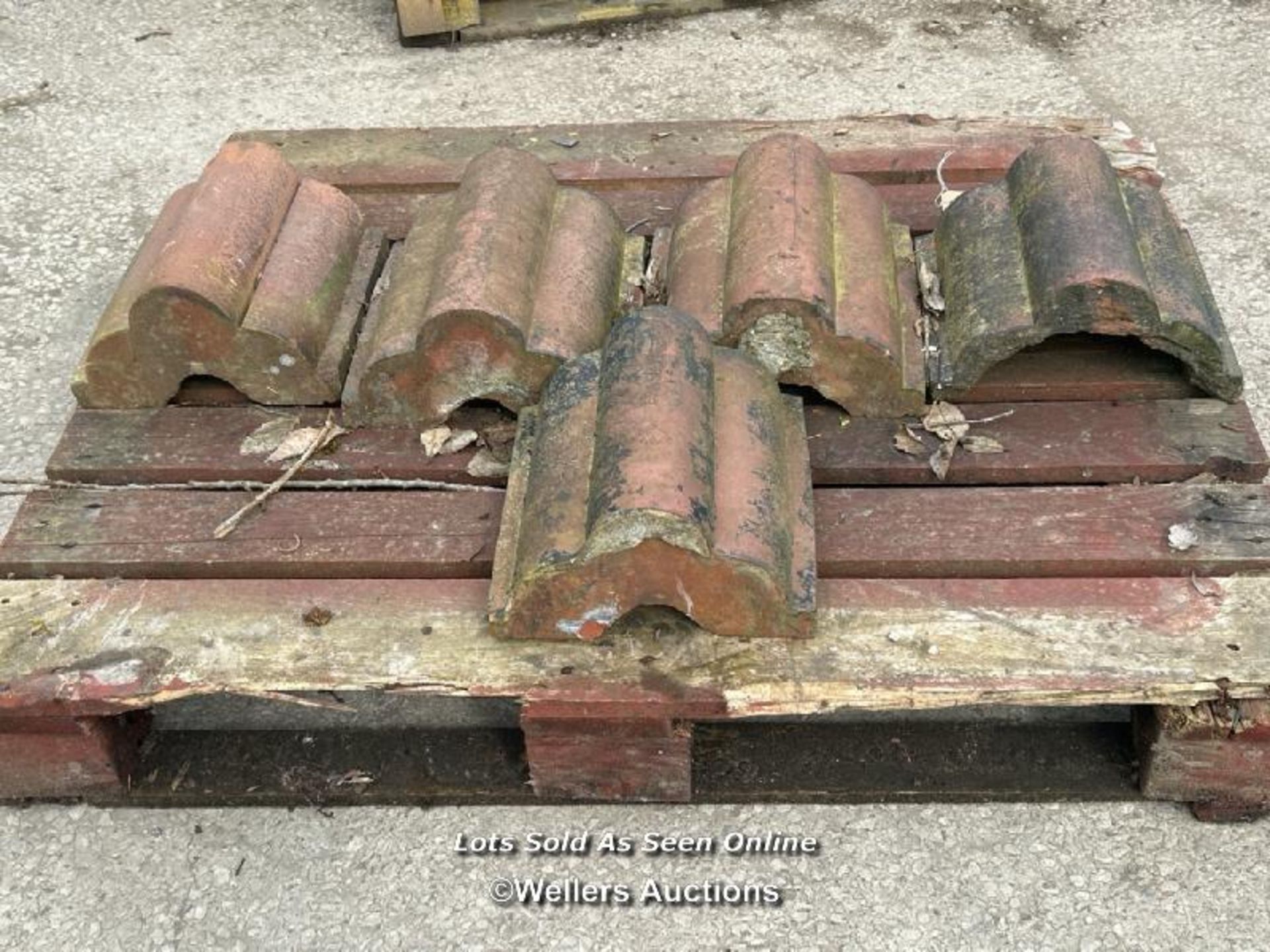 *X5 BOW TOPPED ROOF TILES, 28CM (W) X 30CM (L)