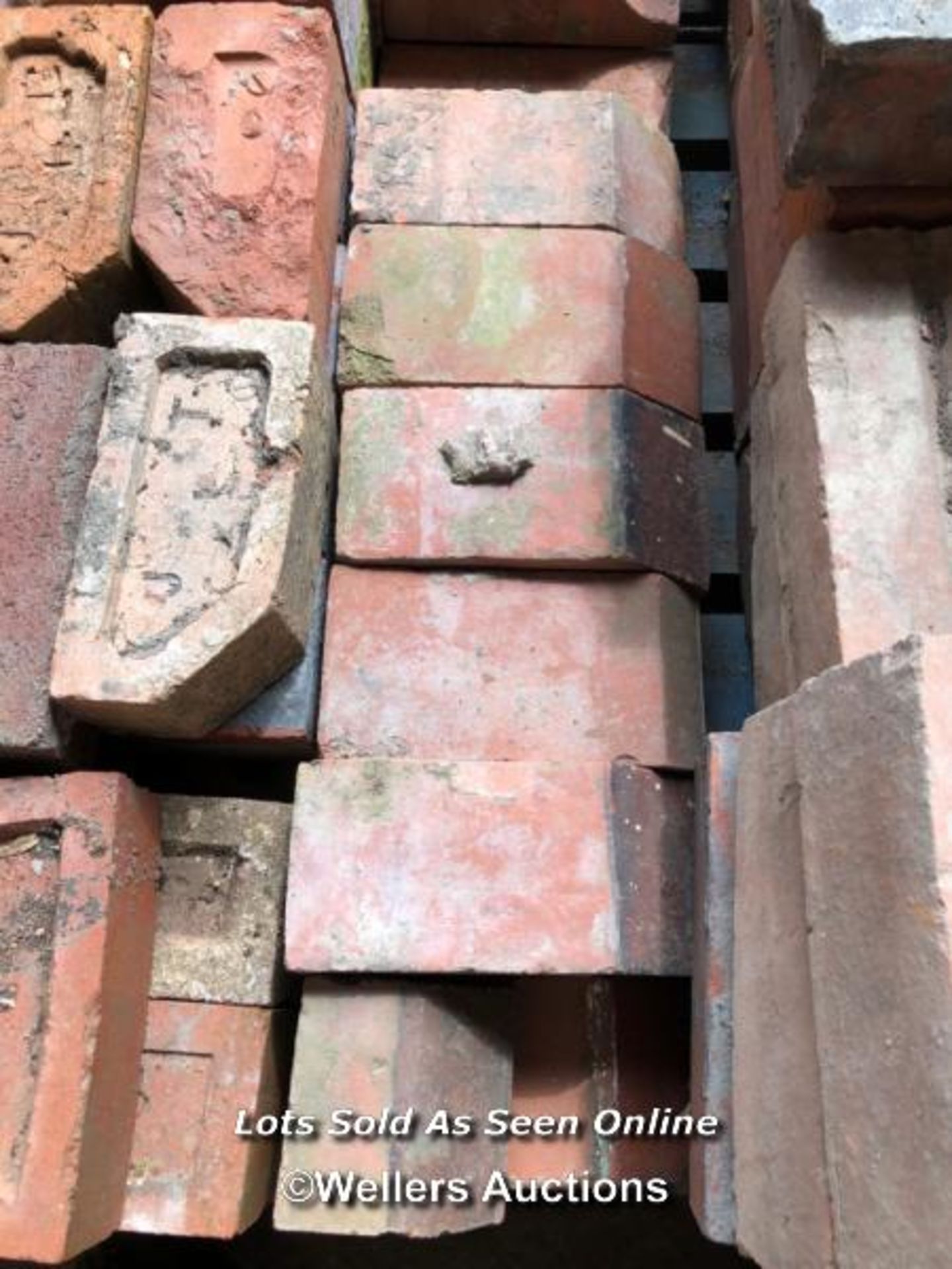 *APPROX X120 ANGLED WINDOW BRICKS, 23CM (L) X 10CM (H) X 8CM (W) - Image 5 of 5