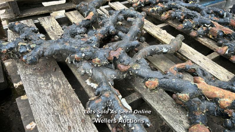 *PALLET OF DECORATIVE CAST IRON SECTIONS, LONGEST 116CM (L) - Image 3 of 4