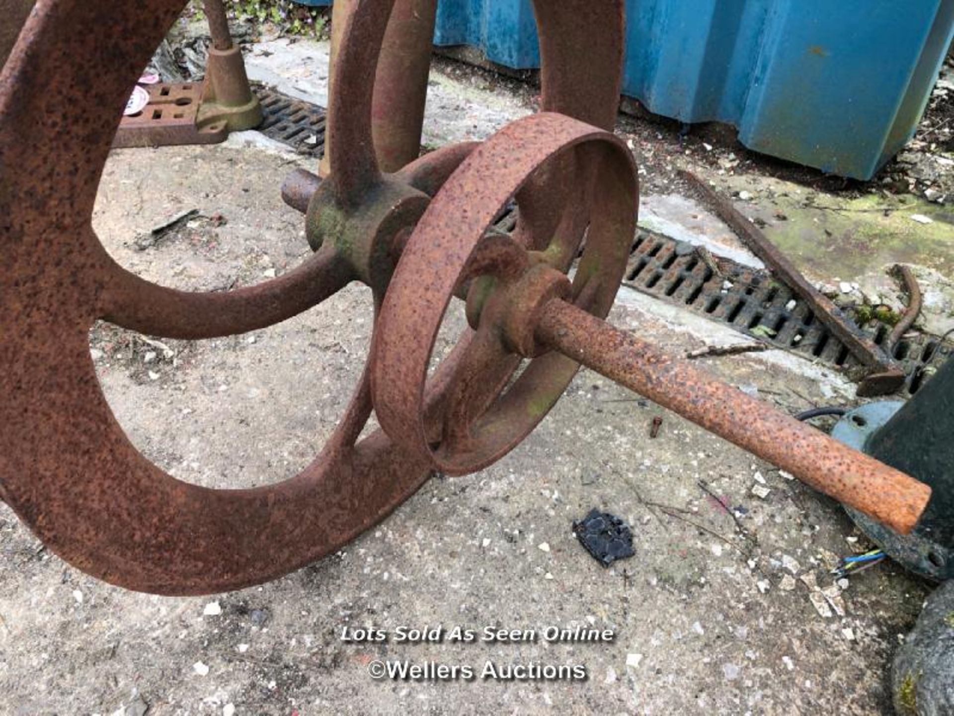 *A CAST IRON PULLEY WHEEL, 60CM (DIA) - Image 2 of 3
