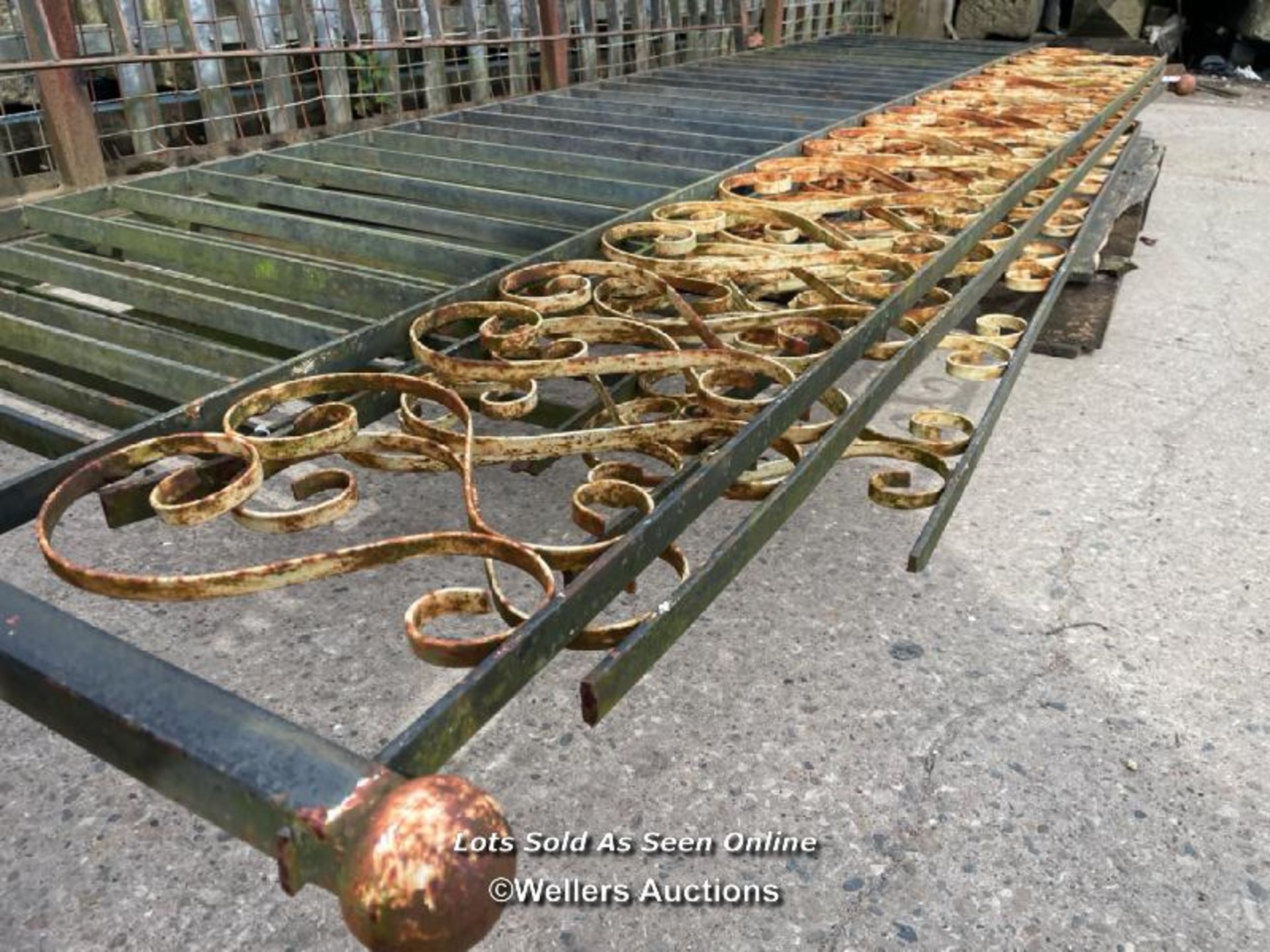 *X5 WROUGHT IRON WALL RAILINGS, LONGEST SECTION APPROX. 290CM (L), VARIOUS LENGTHS - Image 4 of 4