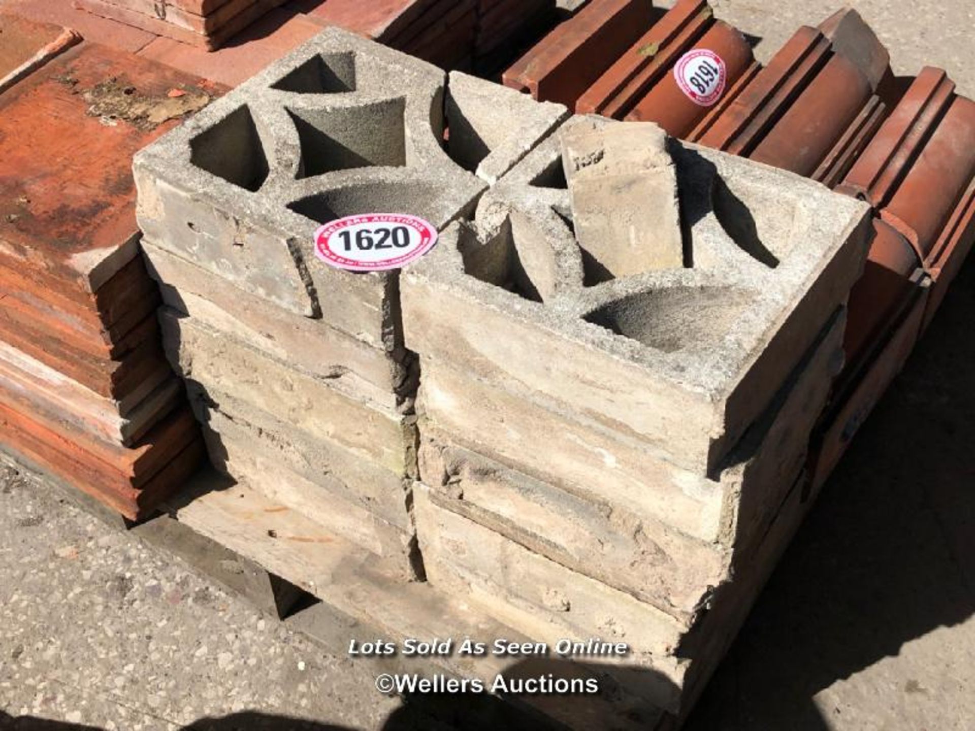 *X10 DECORATIVE BRICKS, 30CM (L) X 30CM (W) X 9CM (D)