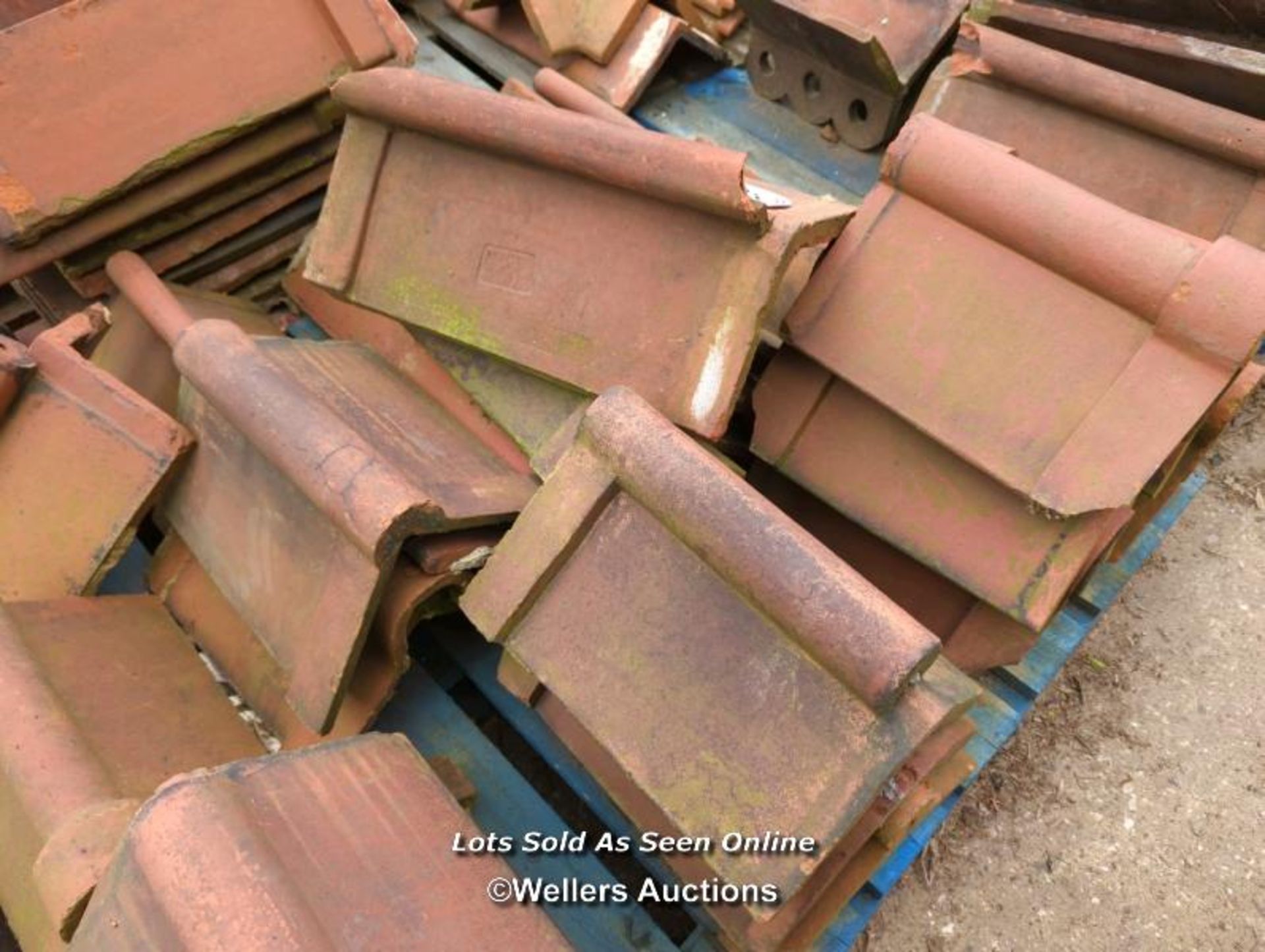 *APPROX X25 MOSTLY ROLL TOP ANGLED ROOF TILES, LARGEST 49CM (L) - Image 2 of 2