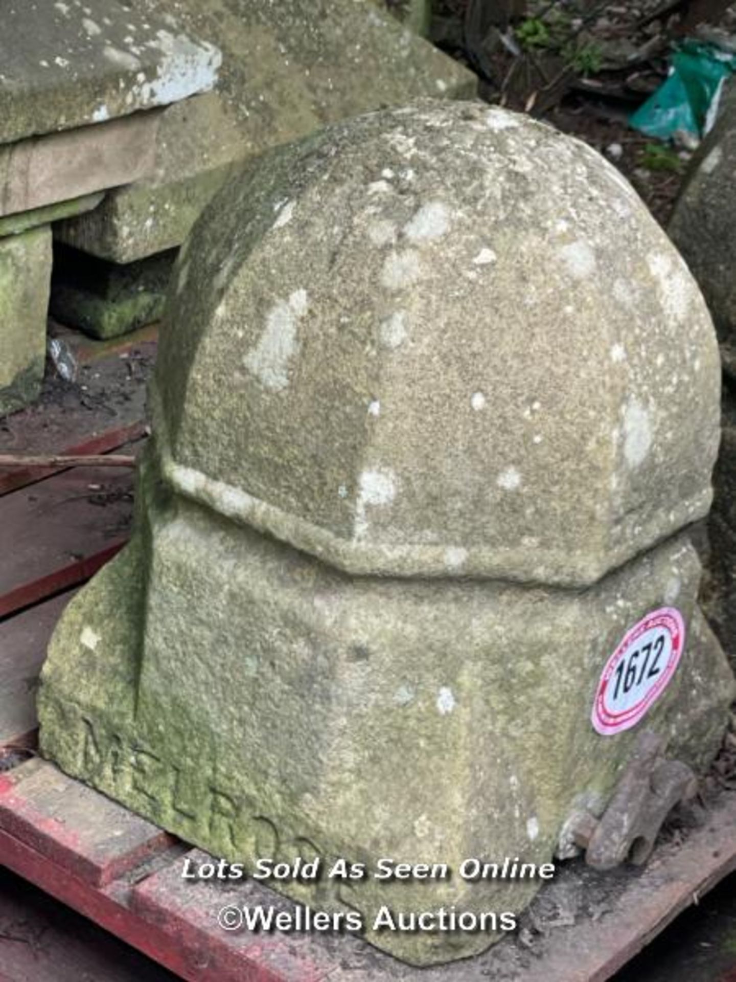 *A PAIR OF YORK STONE PIER CAPS, 41CM (H) X 45CM SQUARE - Image 4 of 5