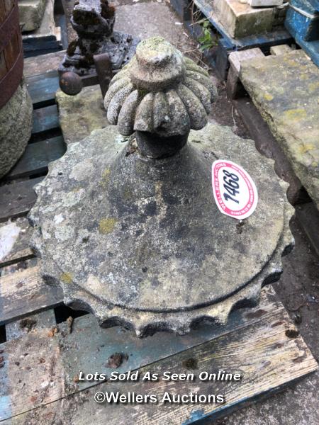 *A RECONSTITUTED STONE FINIAL, 48CM (H) X 38CM (DIA), STEEL ROD TO USE AS FIXING - Image 2 of 3
