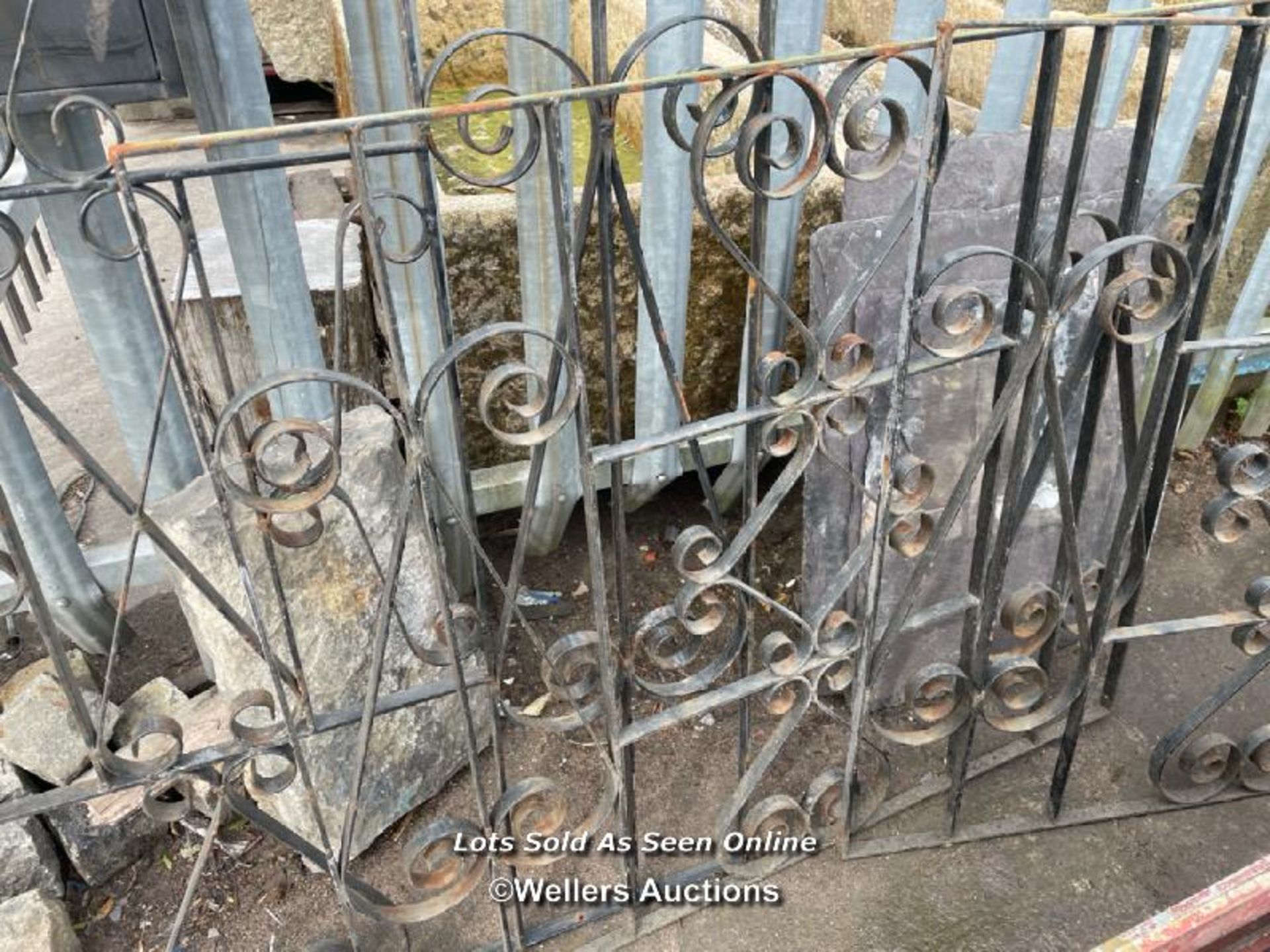 *X3 WROUGHT IRON RAILING SECTIONS, LARGEST 128CM (H) X 1075CM (W), SMALLER SECTIONS 92.5CM (H) X - Image 3 of 3