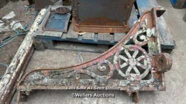 *LARGE VICTORIAN CAST IRON BRACKET, 94CM (L) X 60CM (H)