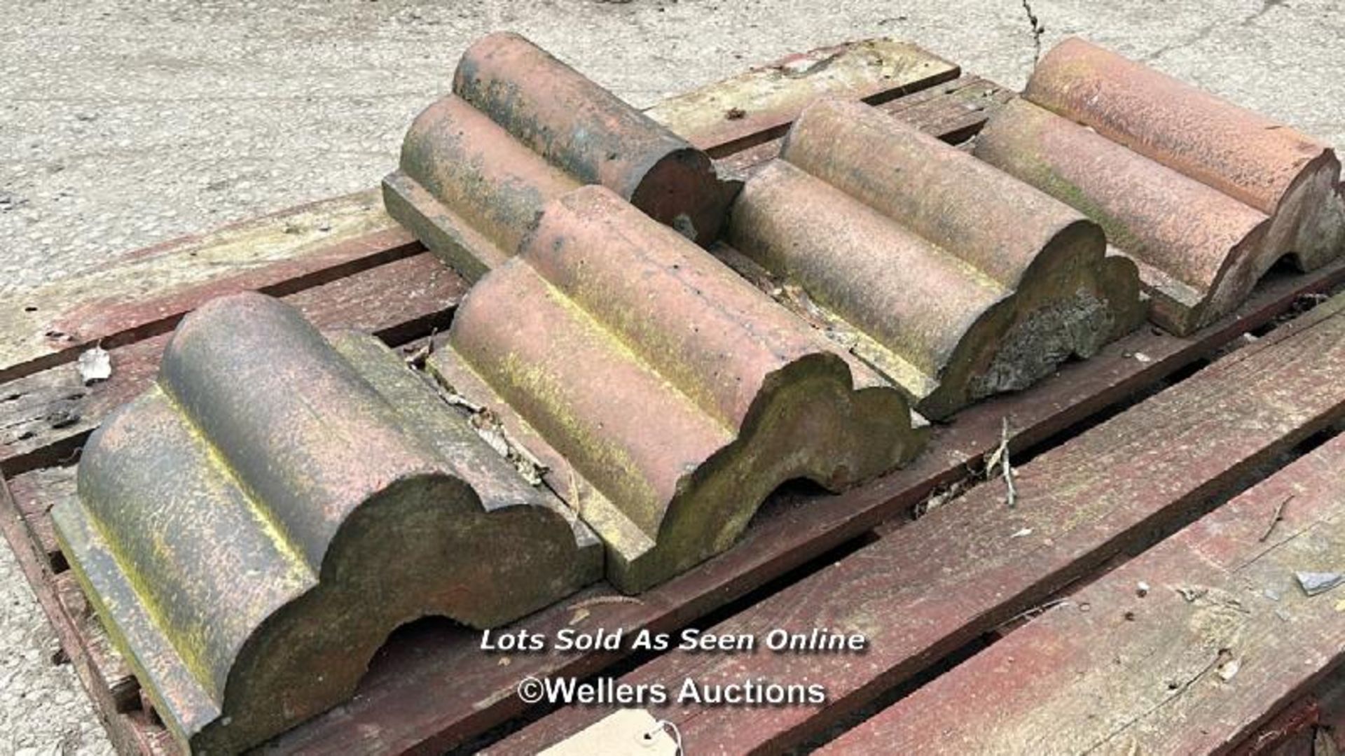 *X5 BOW TOPPED ROOF TILES, 28CM (W) X 30CM (L) - Image 2 of 2