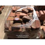 *APPROX X160 ASSORTED CURVED BRICKS OF VARIOUS STYLES