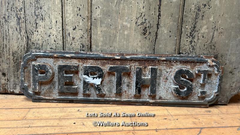 *ORIGINAL 'PERTH ST' CAST IRON STREET SIGN, 68CM (L) X 18CM (H)