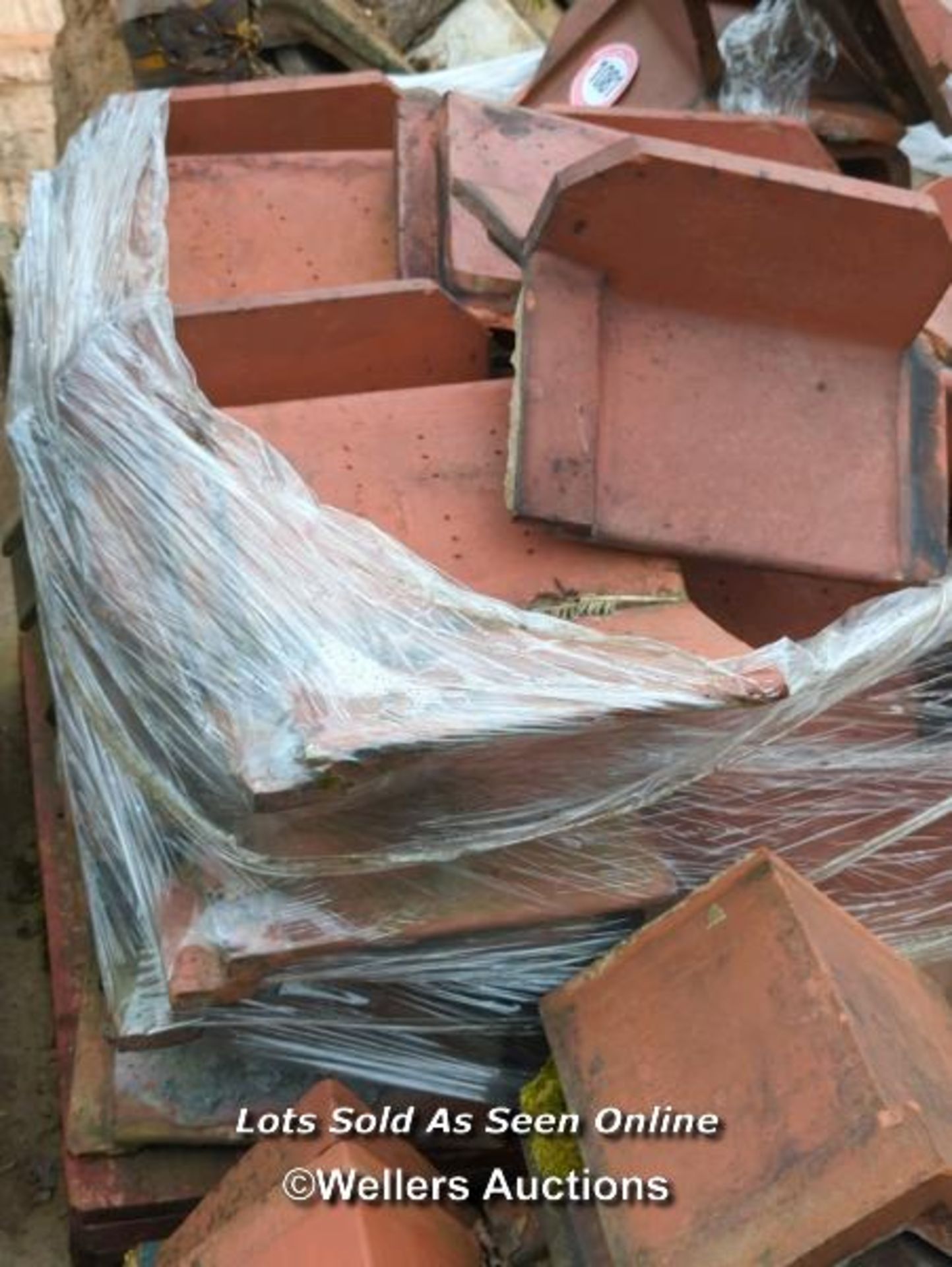 *APPROX X50 ANGLED ROOF TILES, 34CM (L) - Image 2 of 2