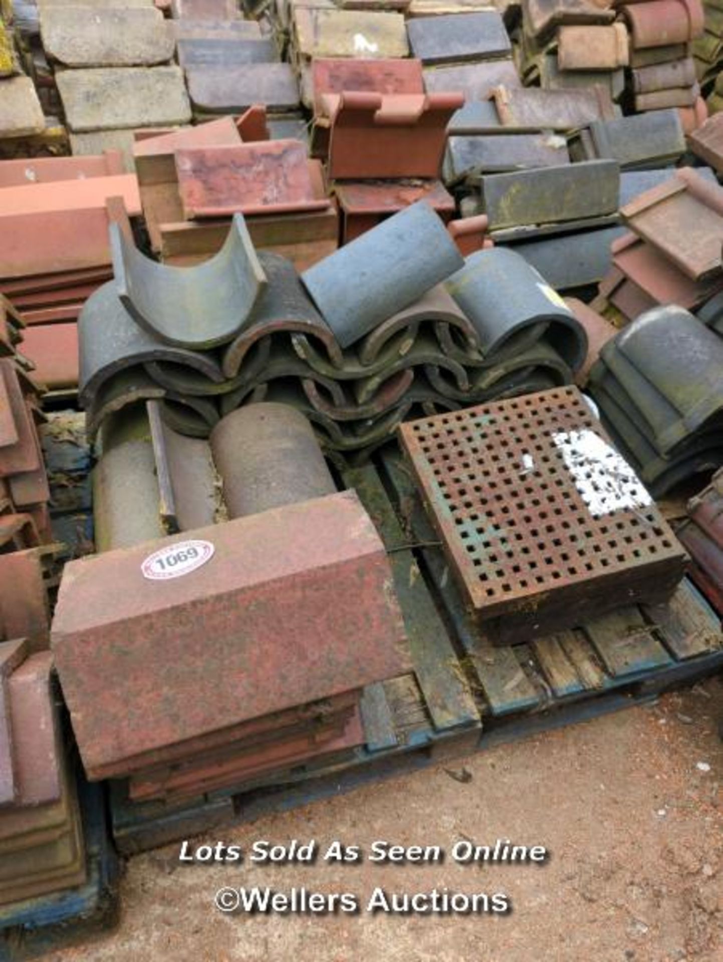 *APPROX X40 ASSORTED ANGLED AND HALF ROUND ROOF TILES, WITH X4 CAST IRON GRATES