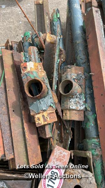 *PALLET FULL OF CAST IRON DRAINAGE SECTIONS AND GUTTERING - Image 4 of 4