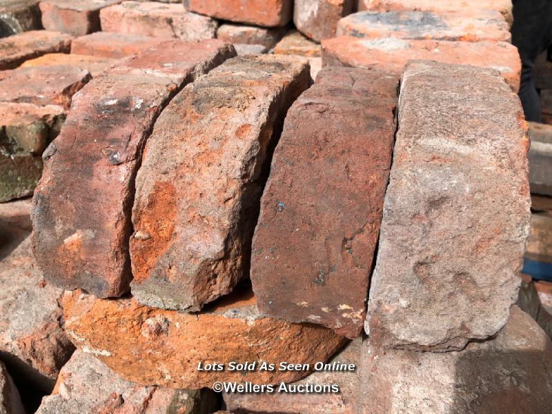 *APPROX X300 OLD WINDOW BRICKS, 23CM (L) X 7CM (W) X 10CM (H) - Image 2 of 3